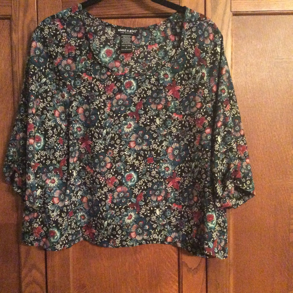 About a Girl loose fit top.